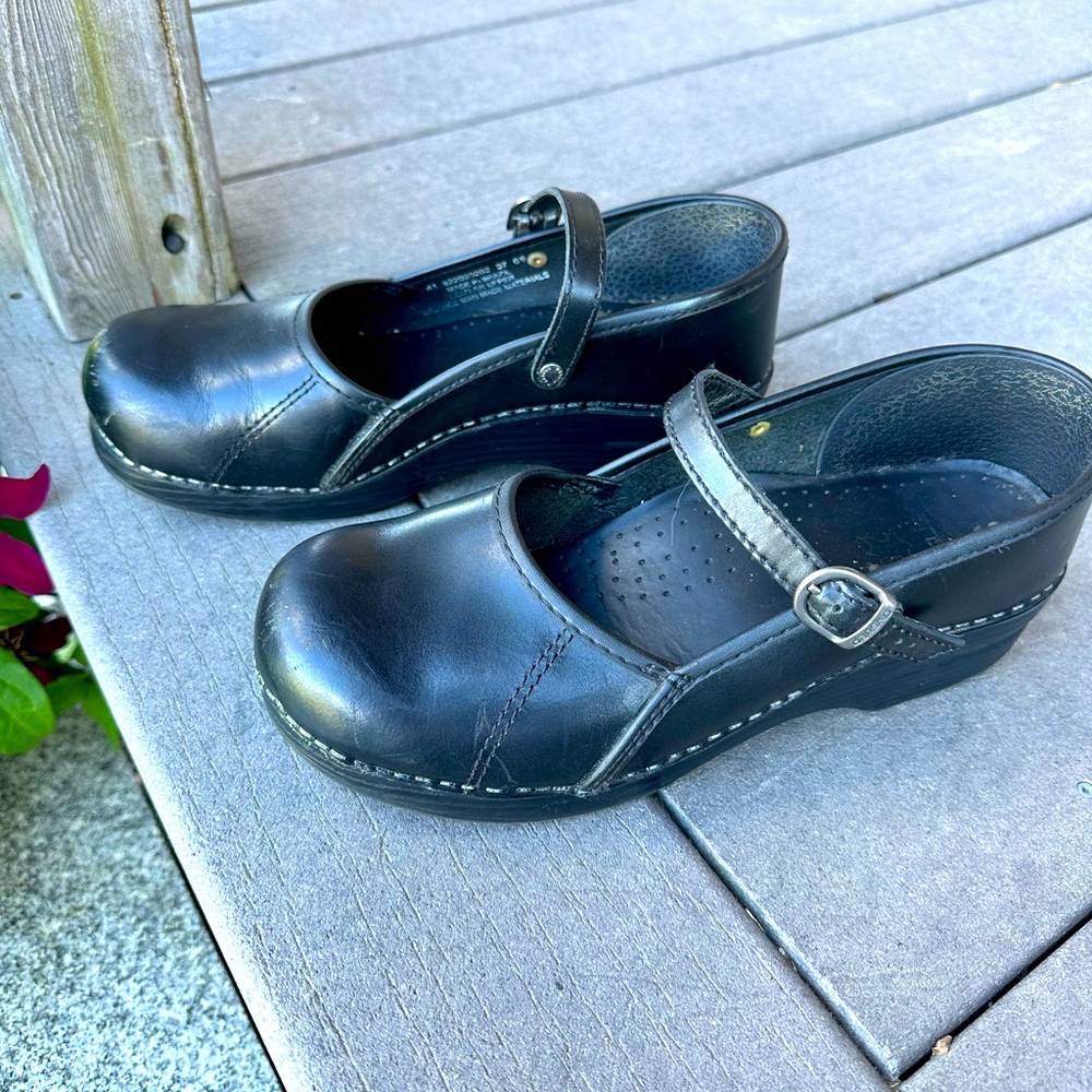 Women’s Dansko Mary Jane clogs size 41 black leather